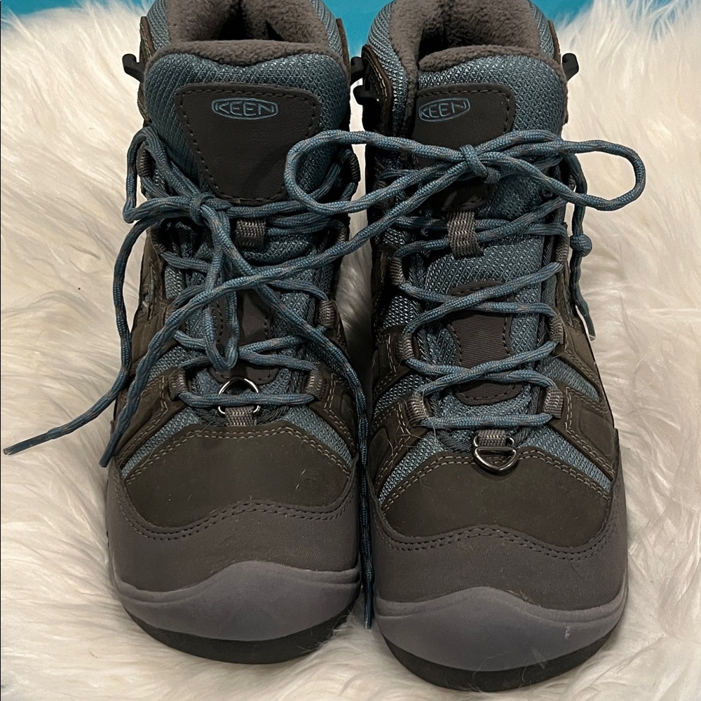 Keen Ladies Size 8 Gray and Teal Lace-Up Hiking Boots
